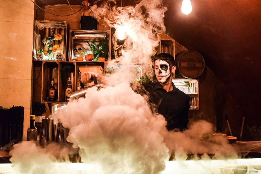 bar-halloween-fumée