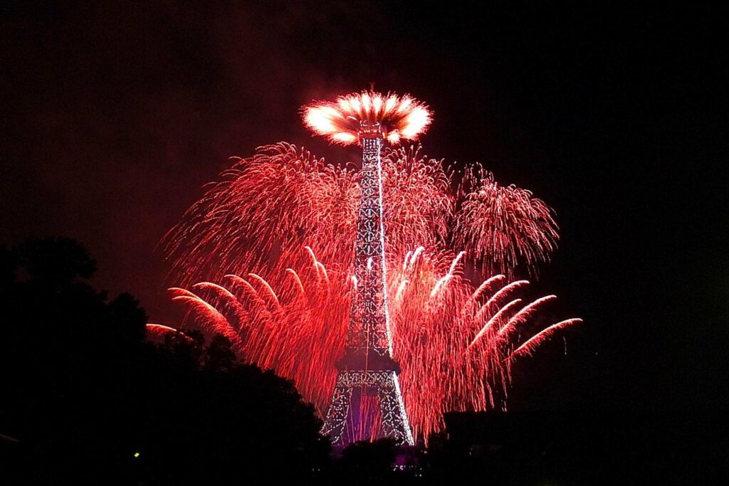 feu-artifice-tour-eiffel-14-juillet